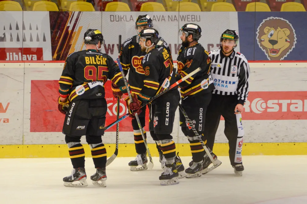 Po vysokém vítězství přišla prohra. Dukla podlehla Prostějovu 6:3, v tabulce je desátá