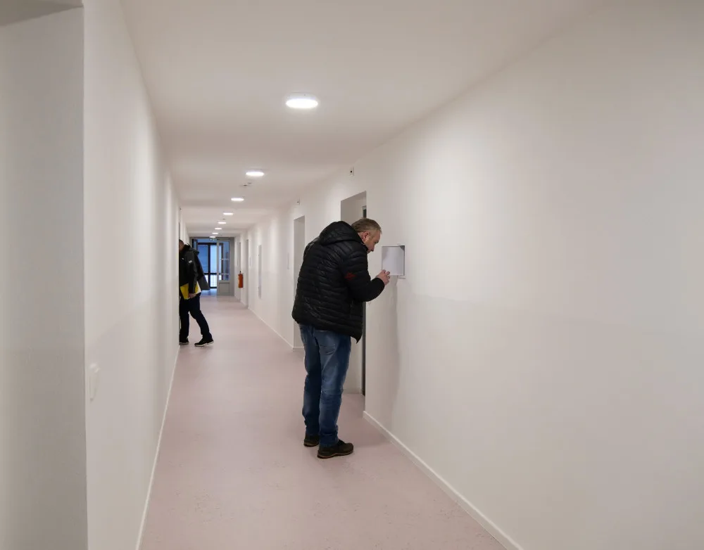 FOTO: Ve Velkém Meziříčí je z internátu dům pro seniory, zamluvených je všech 30 bytů. Nahlédněte dovnitř