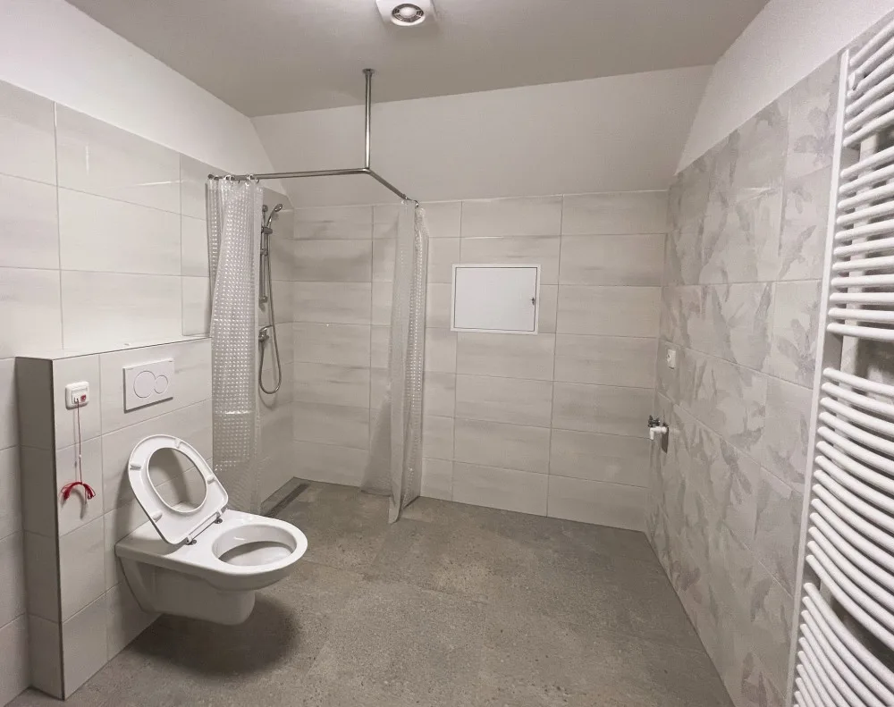 FOTO: Ve Velkém Meziříčí je z internátu dům pro seniory, zamluvených je všech 30 bytů. Nahlédněte dovnitř