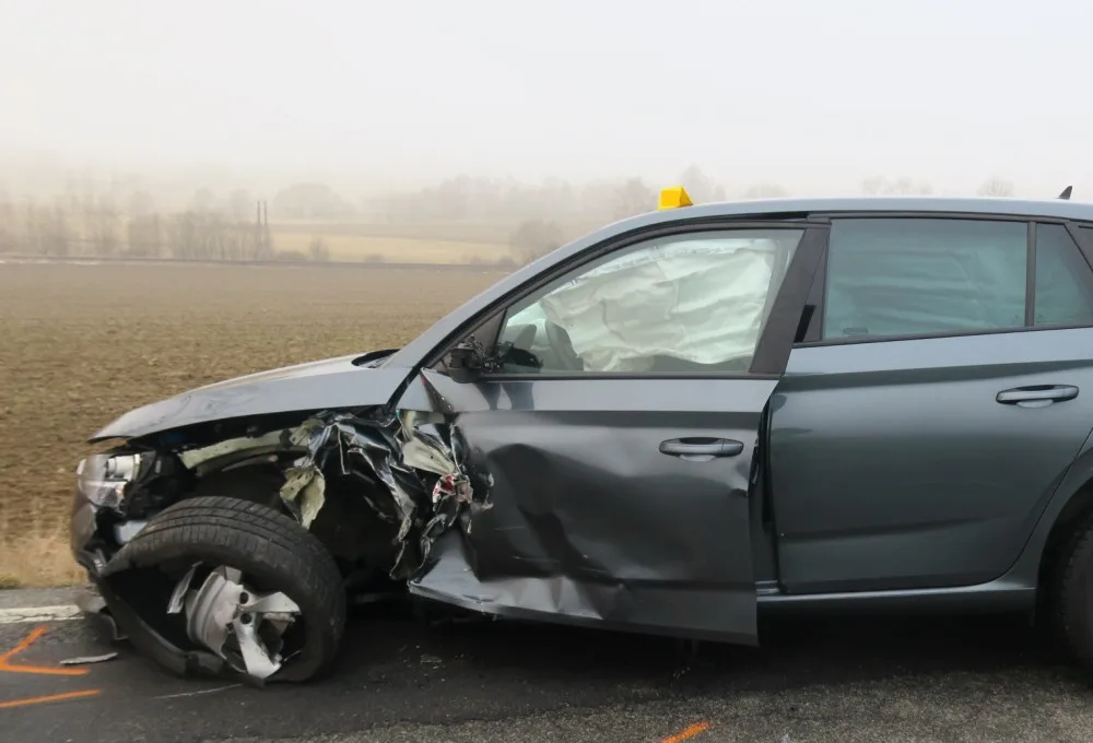 Výsledkem nehody mezi Batelovem a Cerekví jsou dva zranění lidé. Řidič nadýchal 1,5 promile