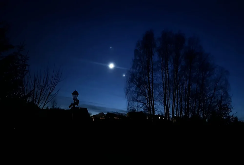 Středeční konjunkce Měsíce, Venuše a Jupiteru na Pelhřimovsku