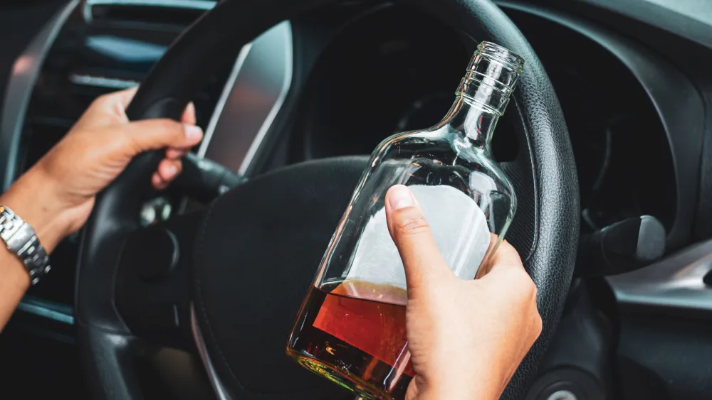Je tohle možné? Slovák bez řidičáku si během jízdy na dálnici dopřával rum s colou, nadýchal skoro čtyři promile