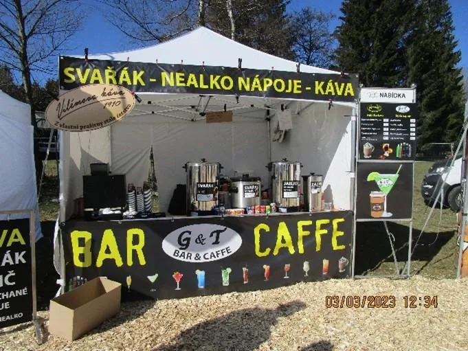 Světový pohár v biatlonu očima hygieniků: Stánky s haluškami a masem obstály, bylo jen jedno pochybení