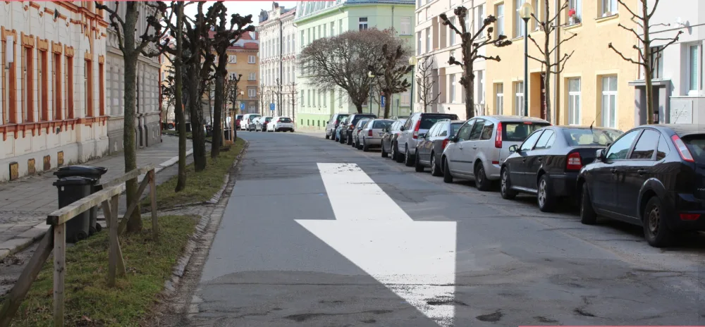 Z Mahlerovy ulice bude od května jednosměrka. Zvýší se počet parkovacích míst a bezpečnost, říká město