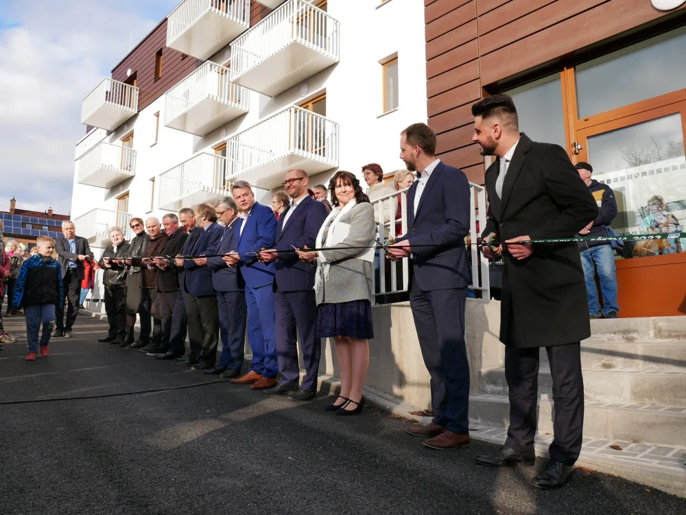 Velké Meziříčí dokončilo dům s 30 byty pro seniory, nastěhují se za měsíc. Všechny jsou již obsazené
