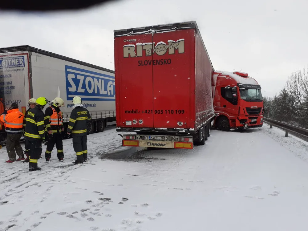 Foto z ranní nehody na D1