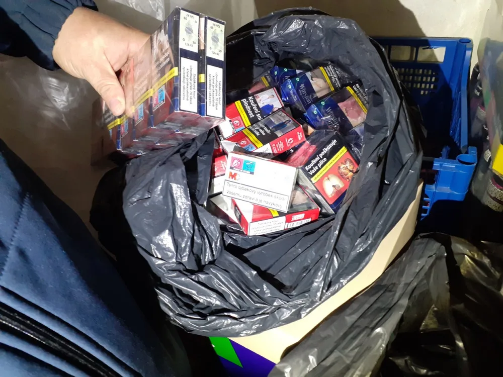 Celníci z Vysočiny zajistili skoro 25 tisíc cigaret bez platné tabákové nálepky