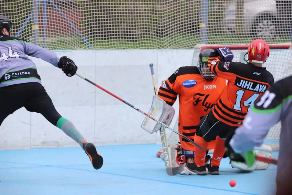 Hokejbaloví Flyers i SK Jihlava postoupili s přehledem do druholigového semifinále