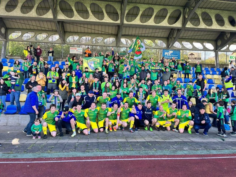 Pochod, vlajky a dýmovnice. I. A třída nabídla lepší atmosféru než ligový fotbal