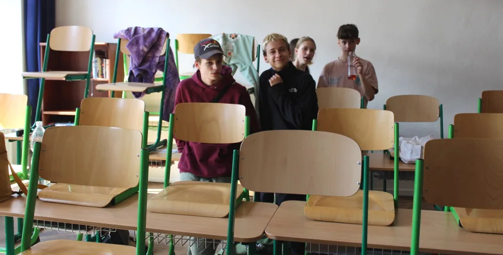 FOTO: Zahrada, polštáře k odpočinku, klec s ptáky. Jihlavská ScioŠkola ukázala nové prostory
