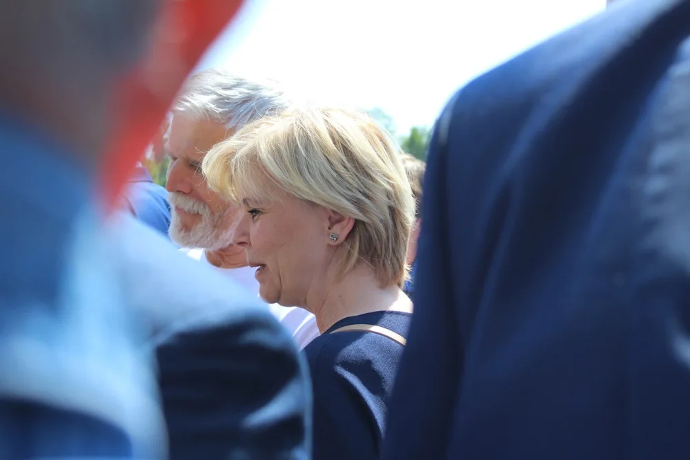 VIDEO: Prezident Pavel strávil odpoledne v Jihlavě aktivně, běžel štafetu a vyzkoušel i skateboard
