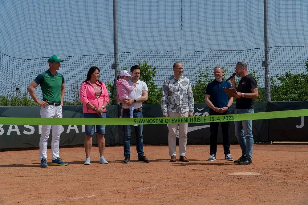Oficiálně na novém. Mladí jihlavští baseballisté v sobotu slavnostně otevřeli zrekonstruované hřiště