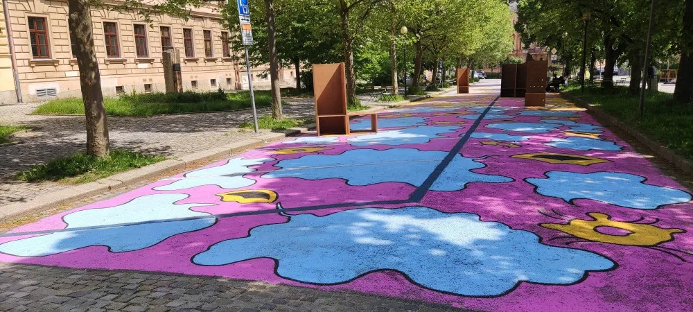 Místo parkoviště barevná promenáda. Festival Landscape na týden proměnil ulici Jana Masaryka