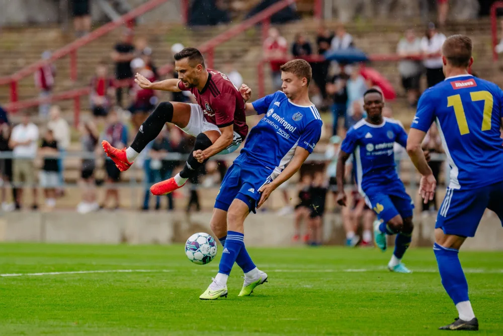 Vysočina si v přípravě vyšlápla na českého mistra, nekompletní Spartu porazila 2:1