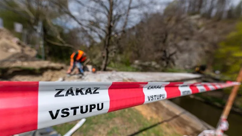 Lávka v Heleníně bude příští týden uzavřena. Finalizuje rekonstrukce, pokládá se izolační vrstva