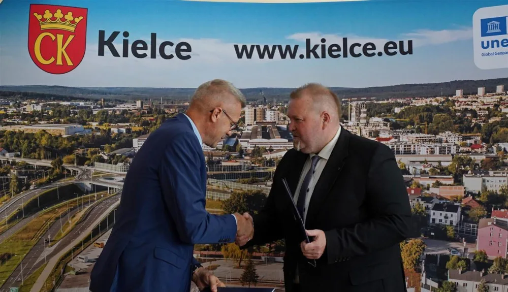 (Zleva) starosta města Kielce Bogdan Wenta, místostarosta Třebíče Miloš Hrůza