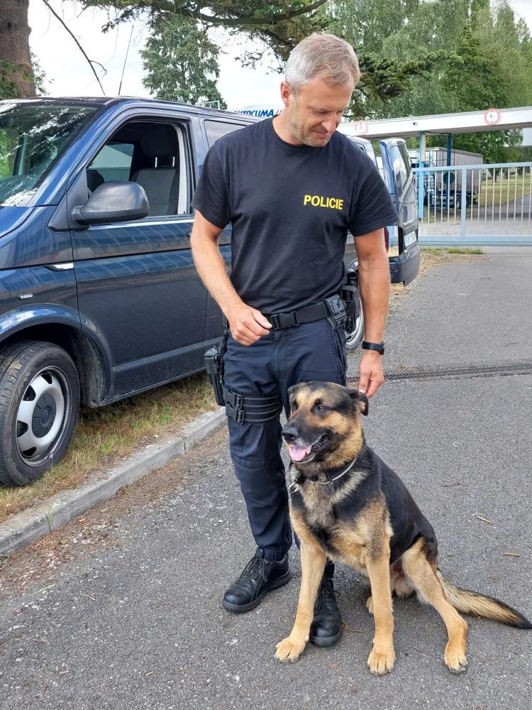 Sázavafest, den první. Silně opilý muž obtěžoval své okolí i hlídku, policie ho odvezla do Jihlavy na záchytku