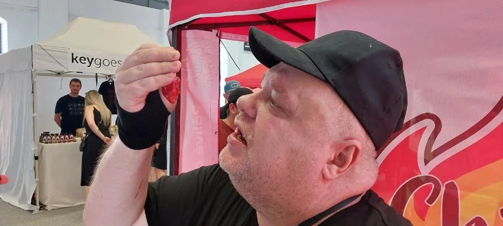 Skoro nevidí a neslyší, přesto tvoří rekordy v pojídání chilli papriček. Je to můj životní styl, říká Radim Řehůřek