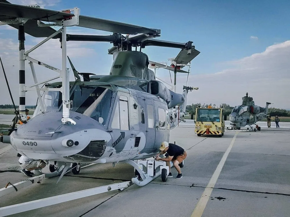 Základna v Náměšti dostala dvě americké helikoptéry. Staré sovětské stroje možná pomohou na Ukrajině, naznačila Černochová