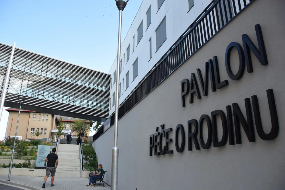 Pelhřimovská nemocnice má nový Pavilon péče o rodinu. Podívejte se, jak to uvnitř vypadá