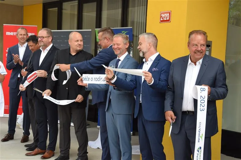 FOTO: Pelhřimovská nemocnice má nový Pavilon péče o rodinu. Podívejte se, jak to uvnitř vypadá