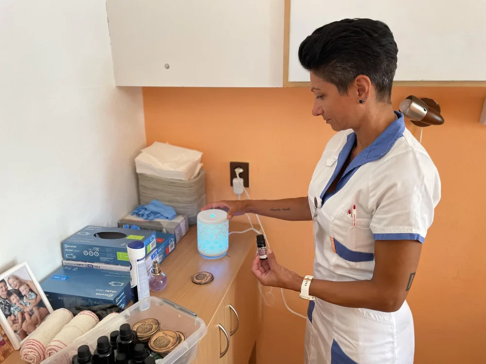 Úleva pro pacienty paliativní péče v Jihlavě. Se stresem a bezmocí zde pomáhá aromaterapie