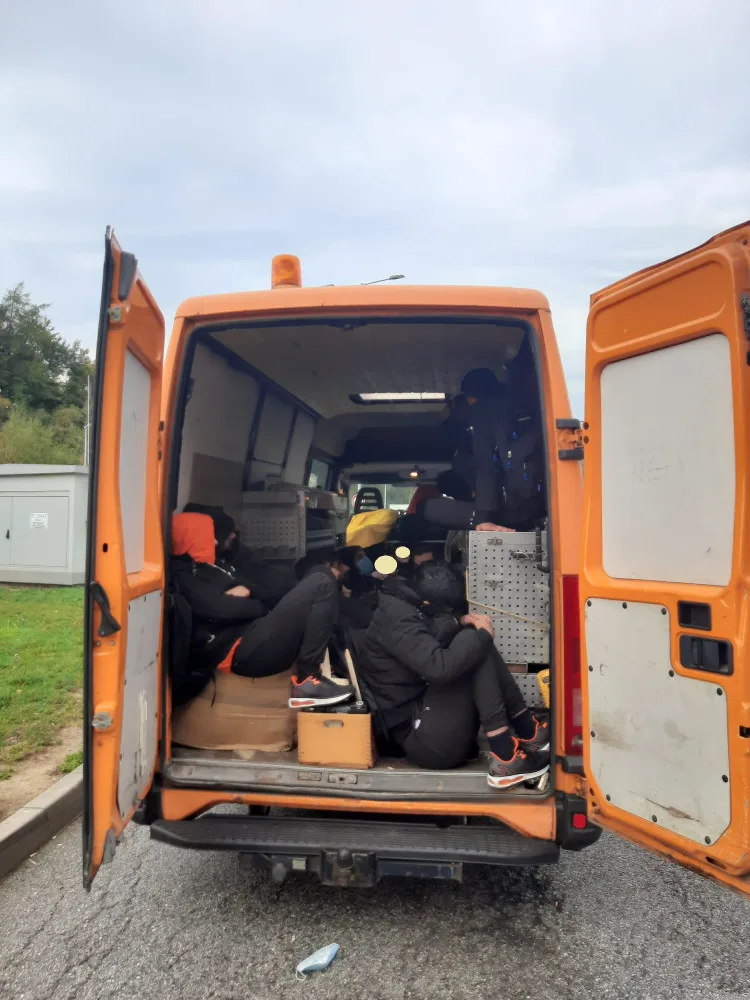Přes Vysočinu cestovali další migranti ze Sýrie. V jedné dodávce se jich tísnilo sedmadvacet