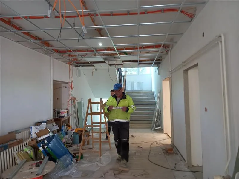 Už brzy v novém. Dva domovy mládeže prochází modernizací, podívejte se na průběh rekonstrukce