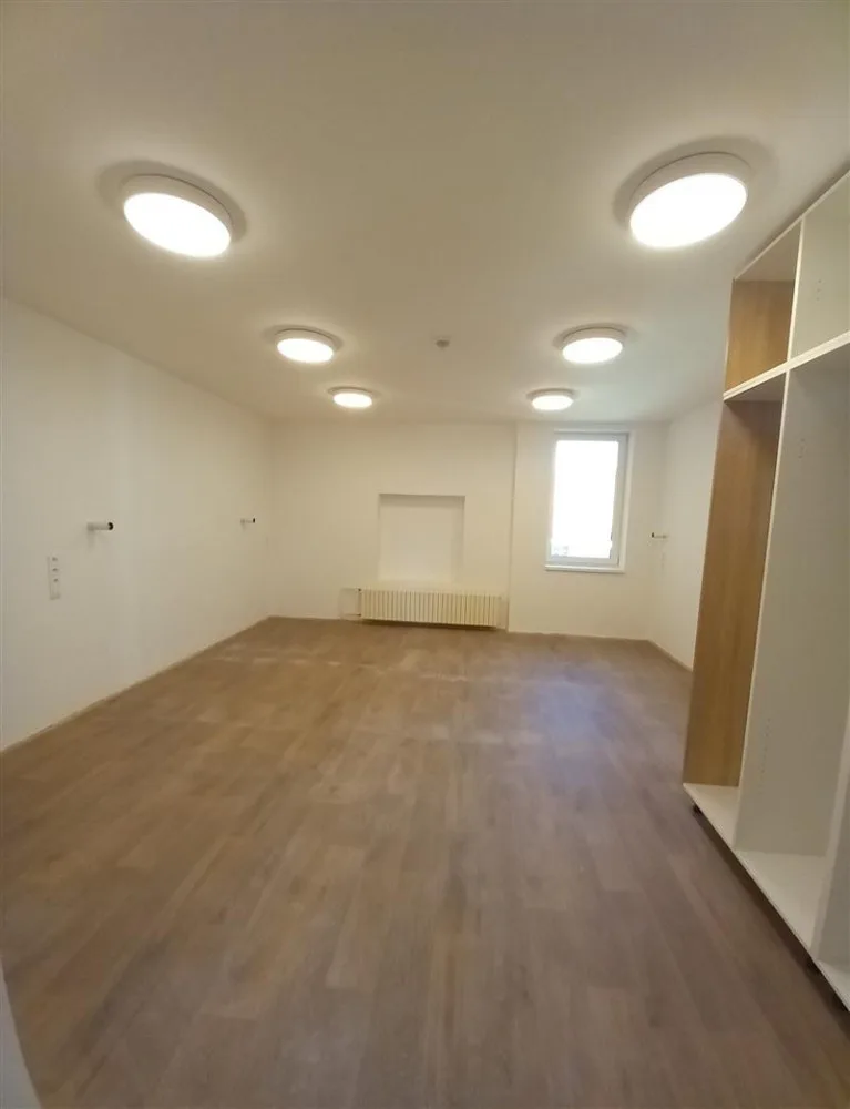 FOTO: Už brzy v novém. Dva domovy mládeže prochází modernizací, podívejte se na průběh rekonstrukce