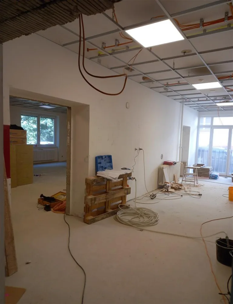 FOTO: Už brzy v novém. Dva domovy mládeže prochází modernizací, podívejte se na průběh rekonstrukce