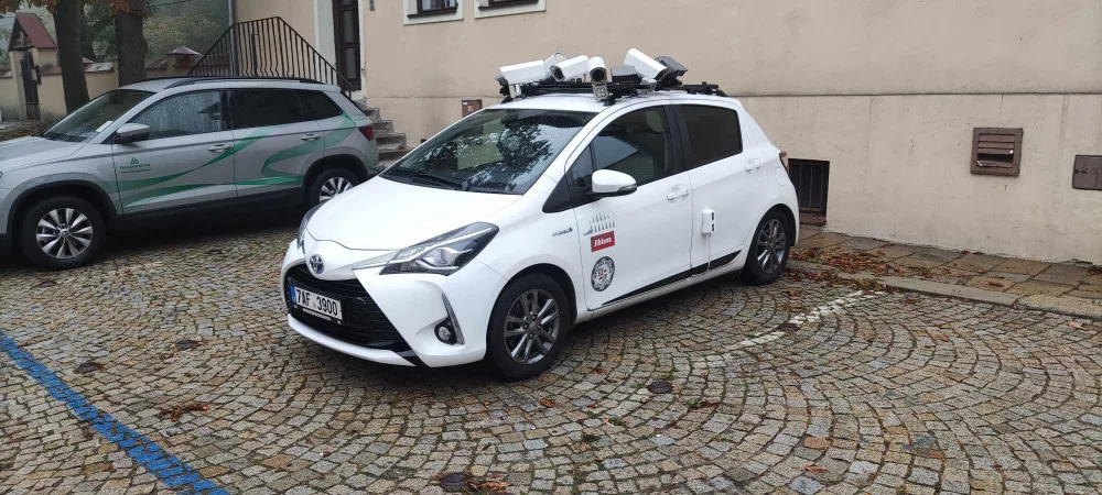 Monitorovací auto již vyjelo do jihlavských ulic. Dohlédne i na přestupky, nahradí práci pětatřiceti strážníků.