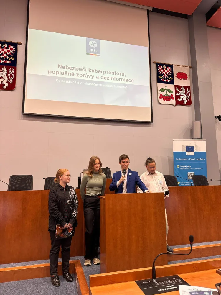 Studenti v Jihlavě diskutovali o jinakosti, LGBT, dezinformacích nebo i umělé inteligenci