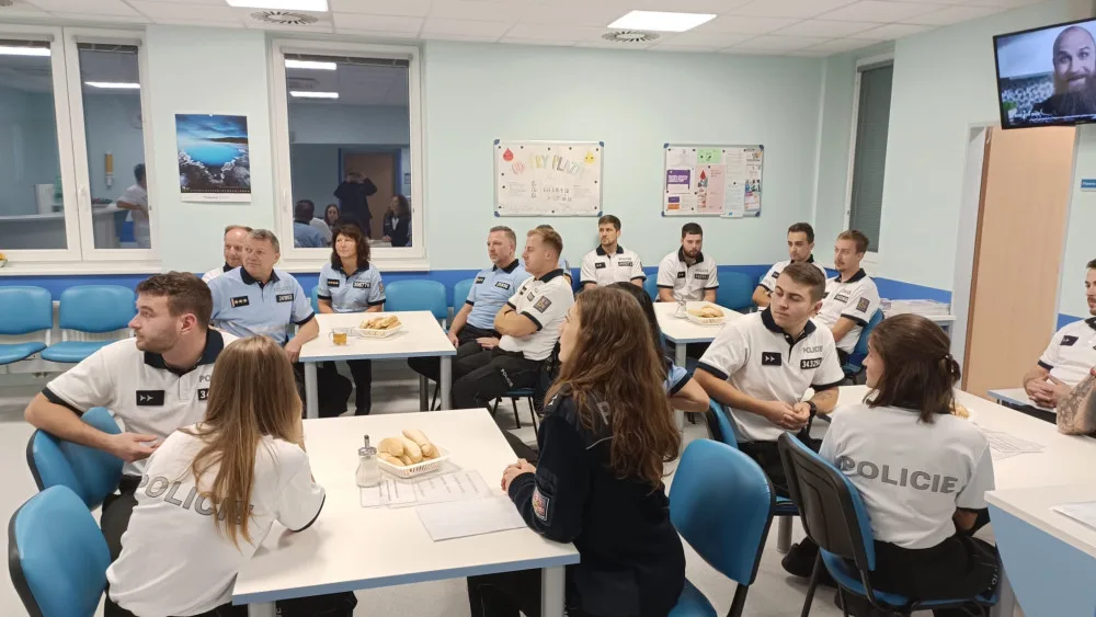 FOTO: Jsou krátce u policie a v pelhřimovské nemocnici už stihli hromadně darovat krev