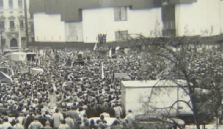 Revoluční plamen se v roce 1989 v Jihlavě rozhořel o týden později než v Praze. Hlavními lídry byli vysokoškoláci
