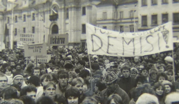 Revoluční plamen se v roce 1989 v Jihlavě rozhořel o týden později než v Praze. Hlavními lídry byli vysokoškoláci