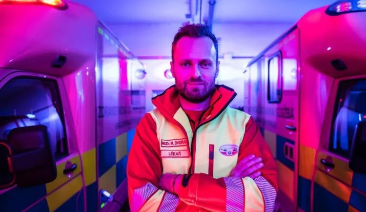 Každá situace, do které letíme s vrtulníkem, je vyhrocená, říká lékař a influencer z donucení Marek Dvořák