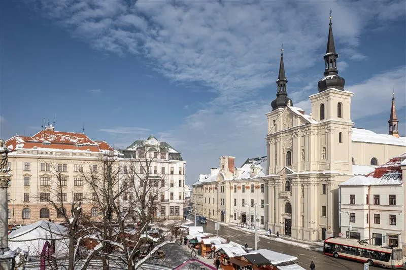 Po roce o půl opět přístupný veřejnosti. Opravený kostel sv. Ignáce se chlubí novou fasádou, nabídne bohatý kulturní program