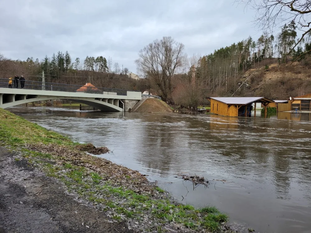 Řeky Jihlava a Sázava jsou na čtyřech místech Vysočiny na nejvyšším povodňovém stupni