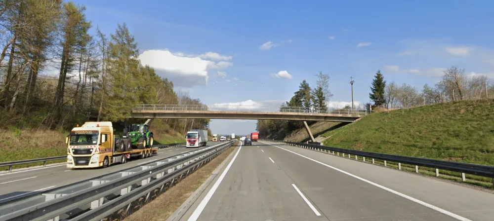 Demolice zchátralého mostu nad D1 u Řehořova bude stát přes dva miliony korun