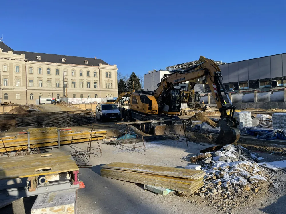 Na staveništi Horácké arény stále panuje čilý stavební ruch. Foto: poskytla facebooková Horácká aréna