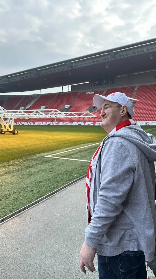 Splněný sen. Hynek z domova v Počátkách se potkal s fotbalisty Slavie, navštívil trénink a pohladil si trávník