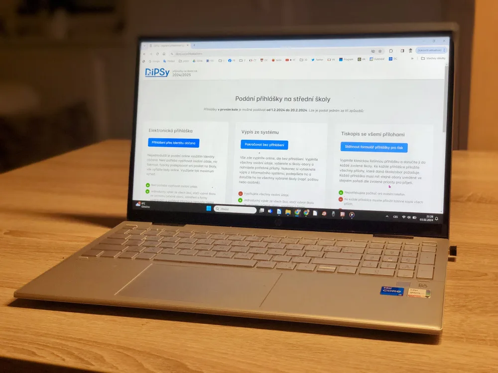 Elektronický systém přihlášek čelil útoku hackerů, díky ochraně funguje. Co dělat, když se dokumenty ztratí?