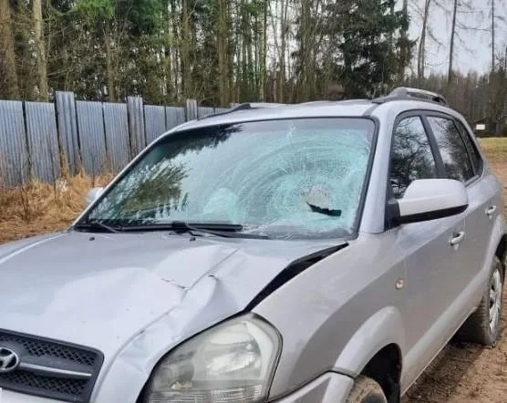 Tragédie na Jihlavsku. Osobní auto srazilo chodce, ten na místě zemřel