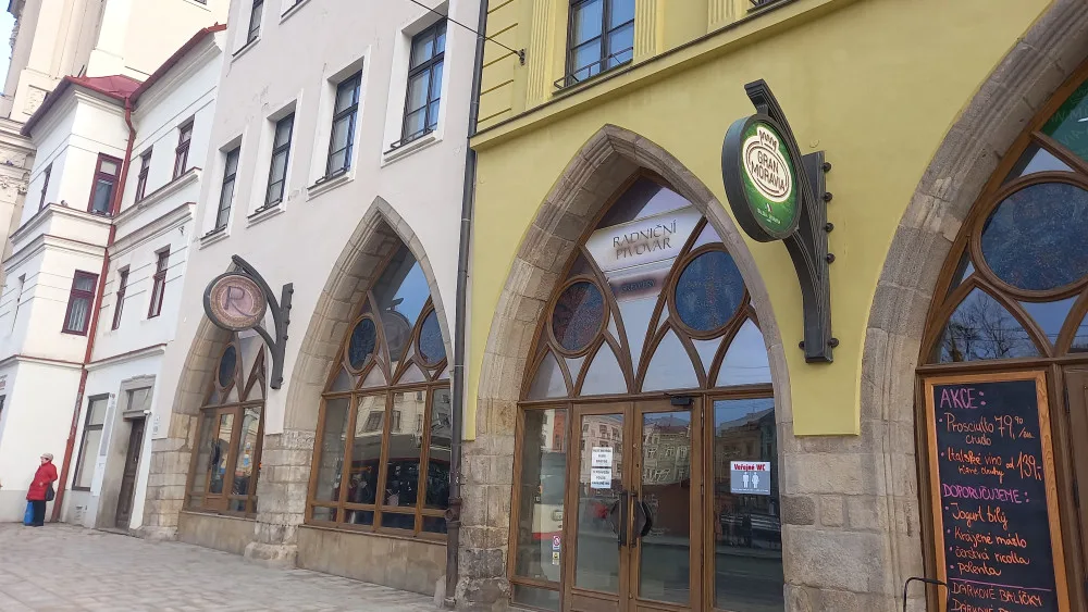 Radniční restaurace hledá zájemce.