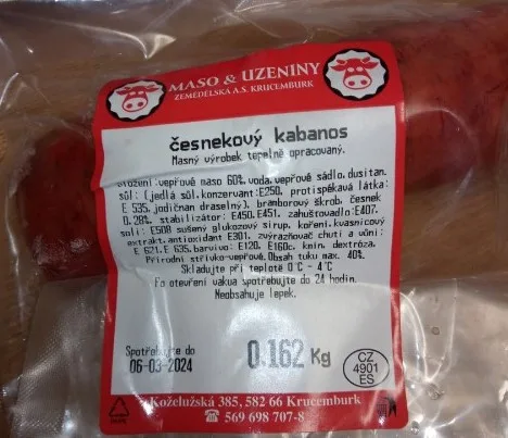 Česnekový kabanos obsahující listerie, před kterým varuje SVS