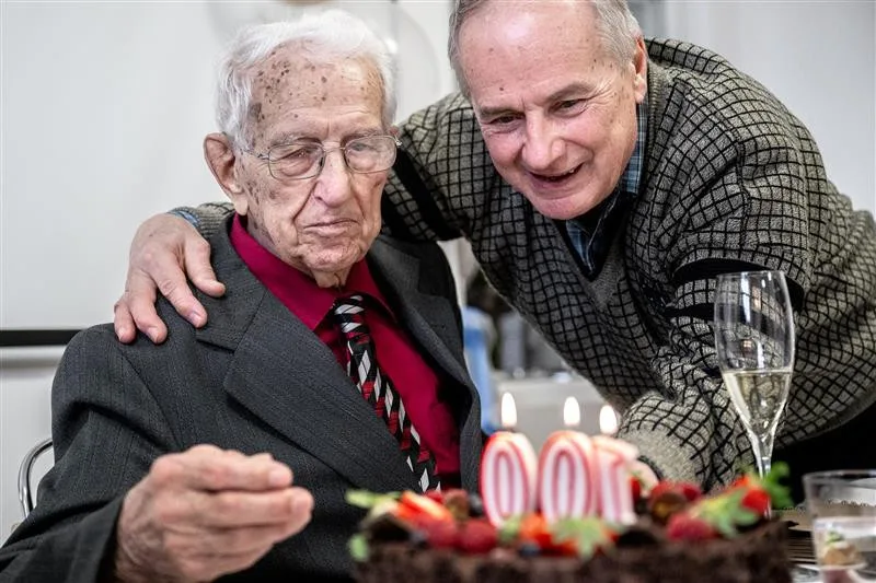 Oslavenec Josef Patočka se svým synem.
