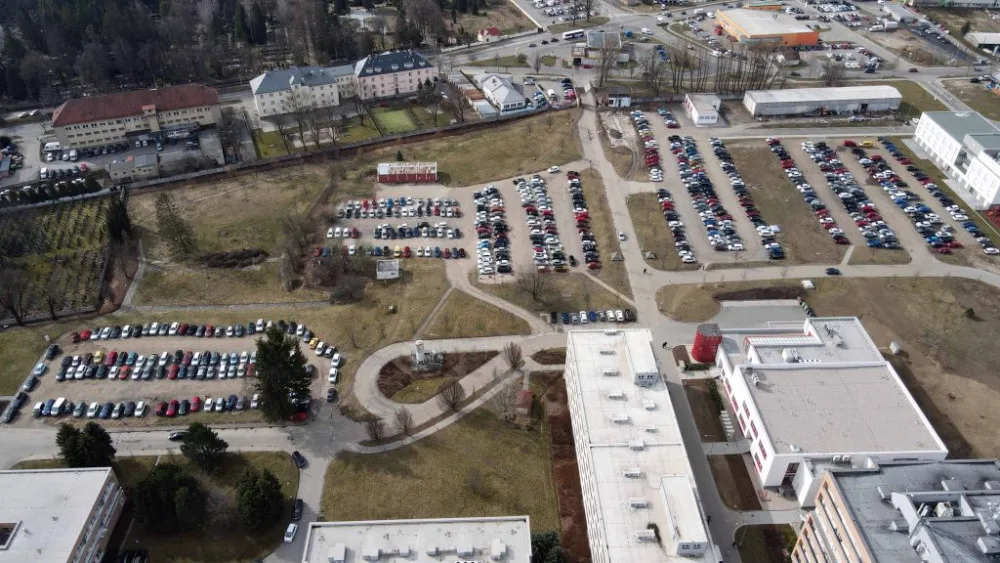Parkoviště u Nemocnice Jihlava. Foto: poskytla Nemocnice Jihlava