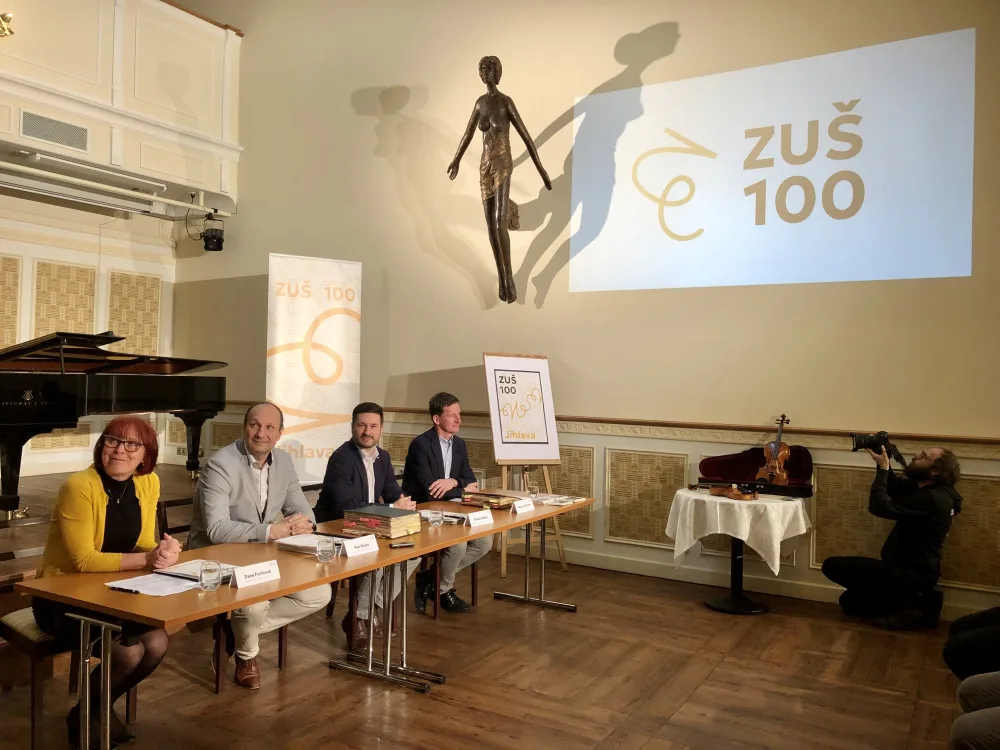 VIDEO: Jihlavská ZUŠ už sto let pomáhá rozvíjet talent dětí. Výročí přijede oslavit i Čechomor