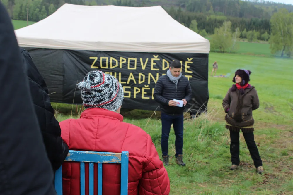 Den proti úložišti: Lidé z Hrádku si dnes přehazovali horké brambory. Je třeba vychladnout a nespěchat, myslí si aktivisté