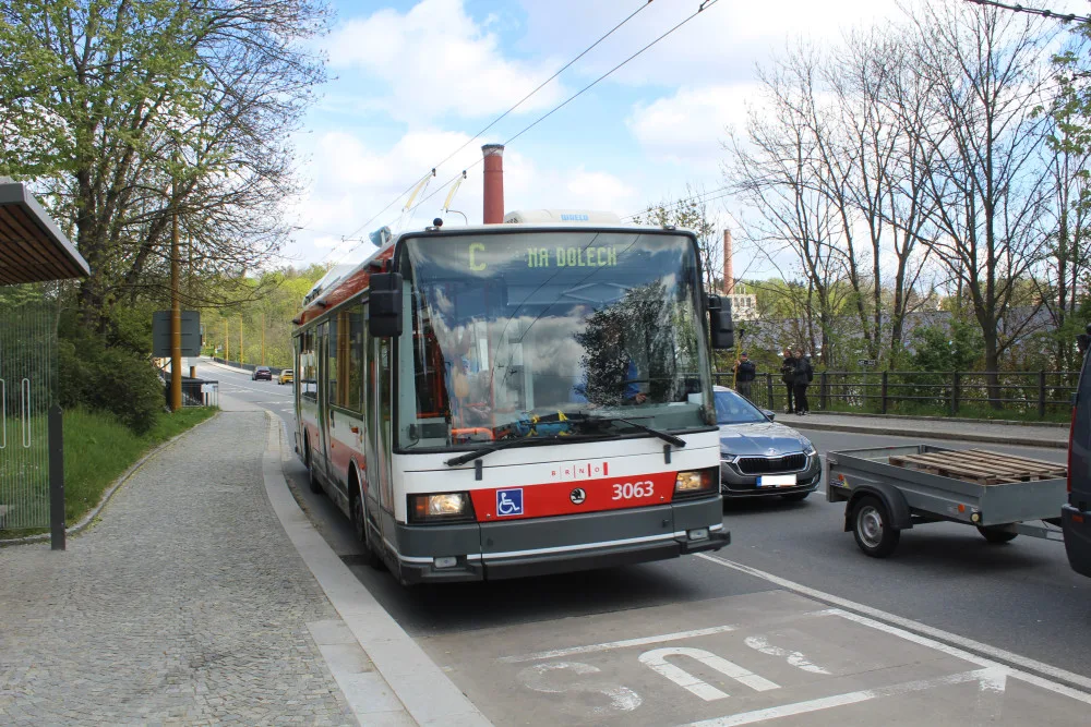 V Jihlavě jezdí už 25 let bezbariérové trolejbusy. V neděli to oslavili tematickými retrojízdami